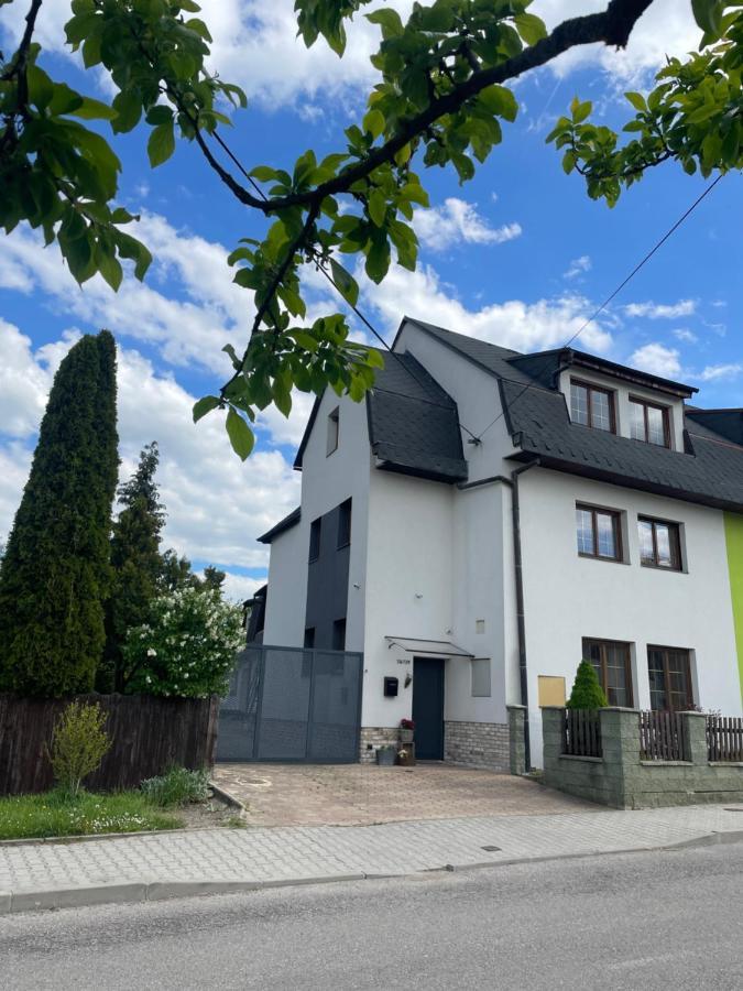 Apartment Dubnica Prejta Dubnica nad Váhom Eksteriør billede